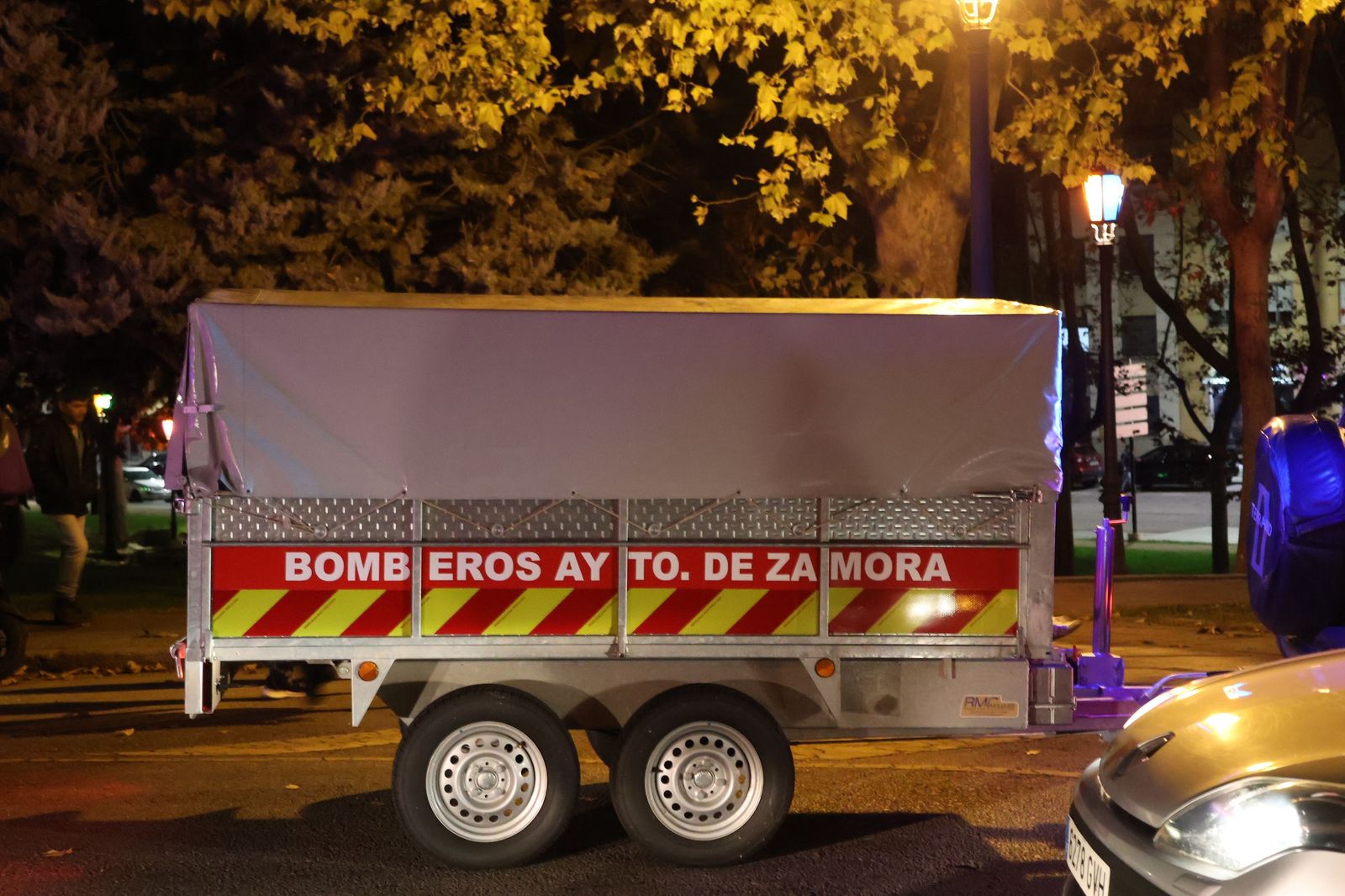 Rescate del ciervo en el Parking de San Martín (25).JPG