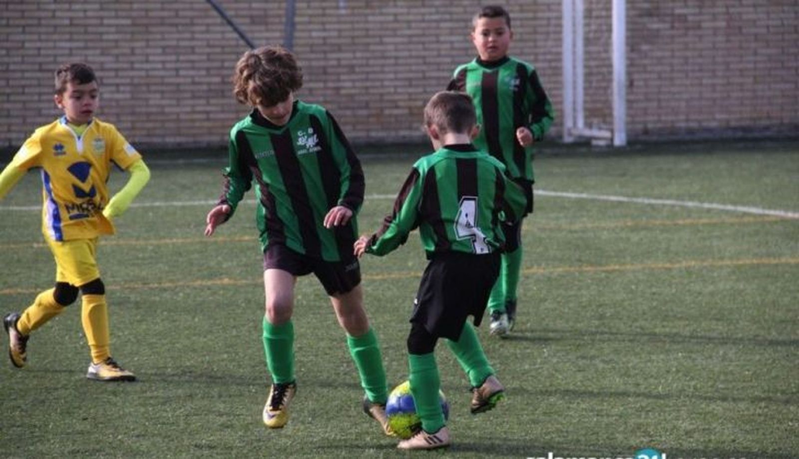 Futbolistas de la base del CD Jai Alai.