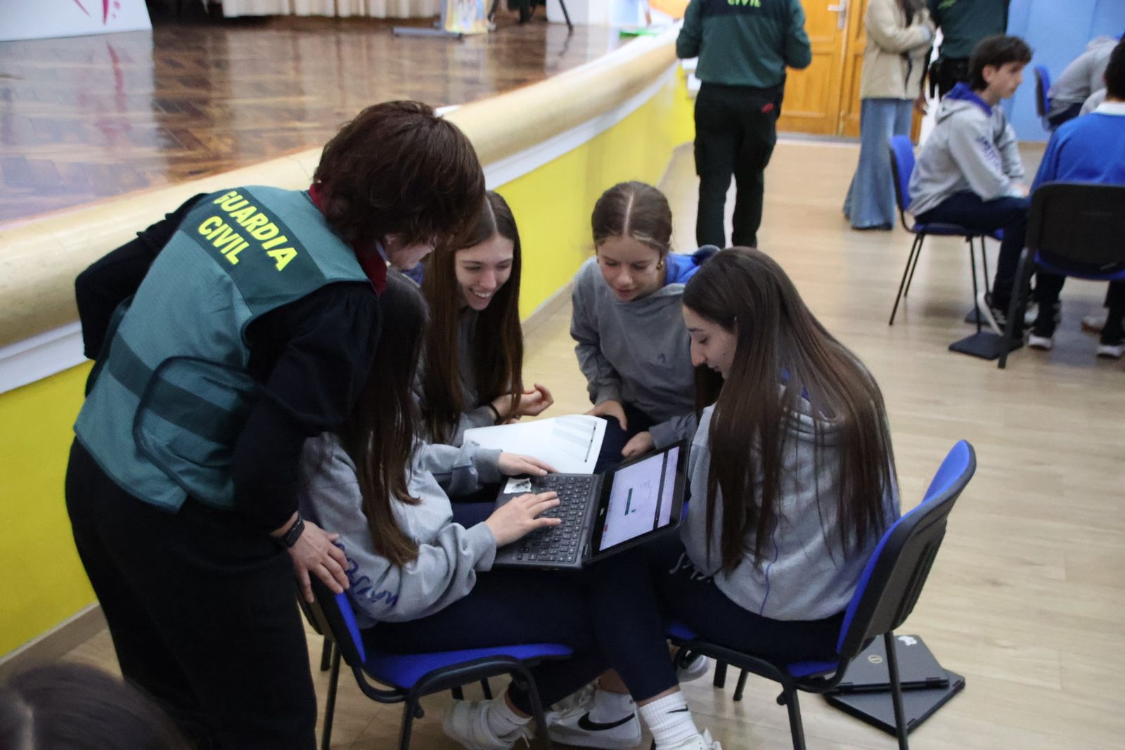 Reportaje ciberliga con Guardia Civil en Maristas