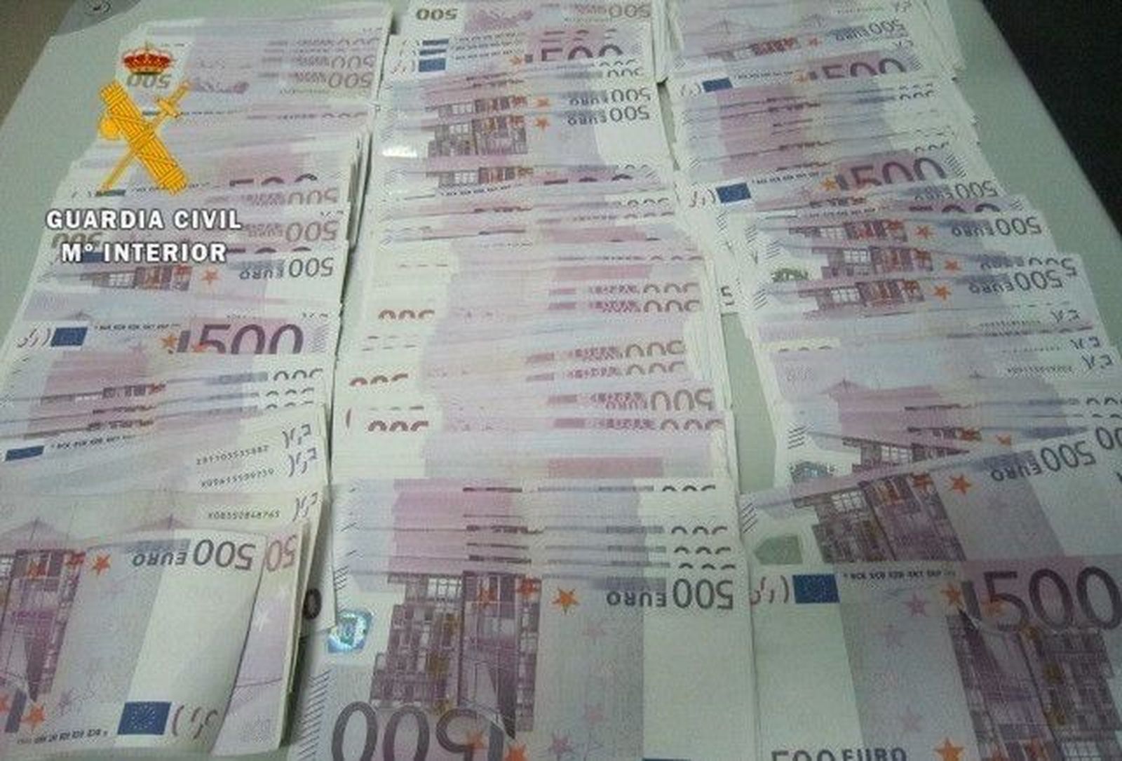 La Guardia Civil interviene 130.000 euros en un coche con destino a Portugal