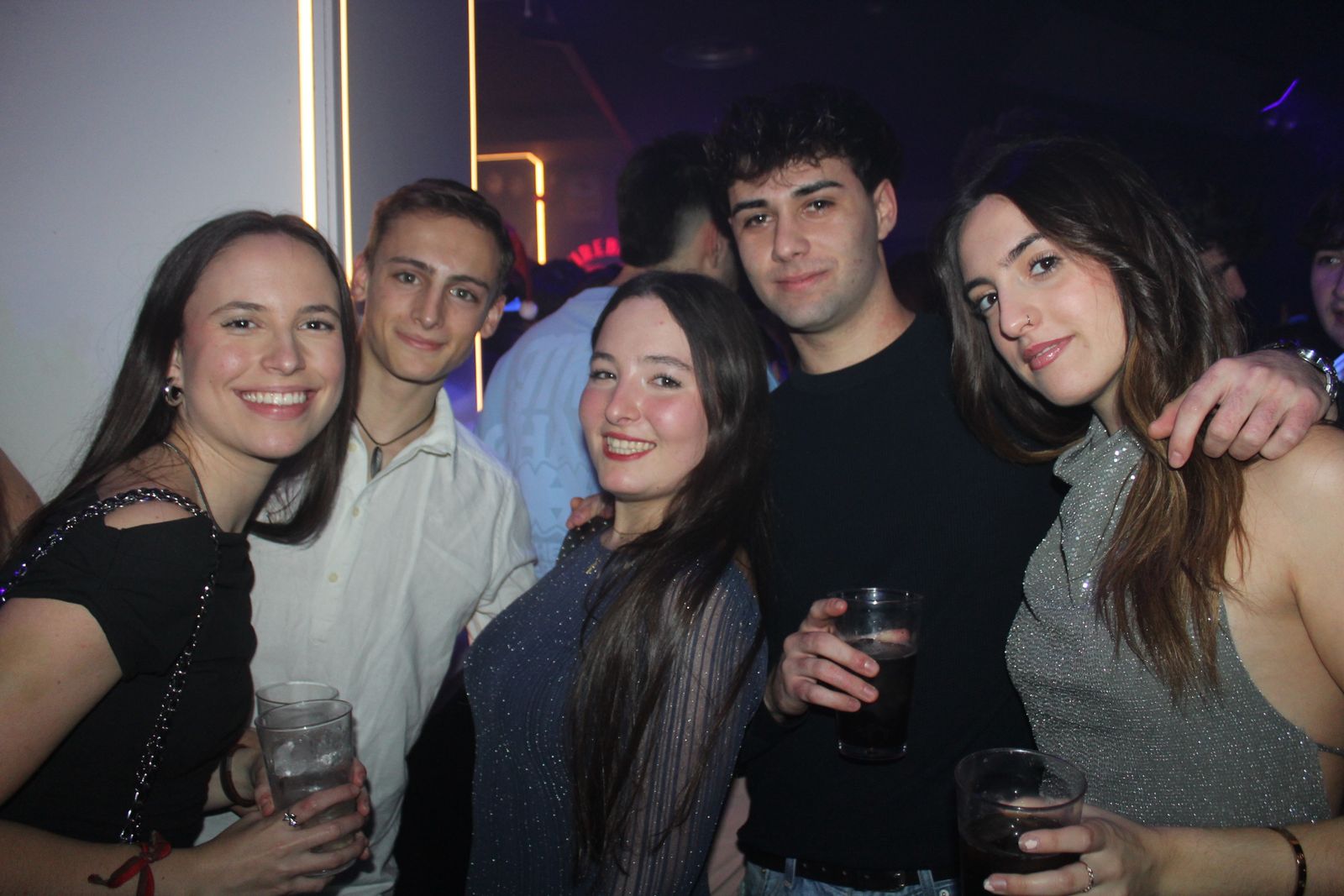 El Fin de Año Universitario continua por los bares de la capital del Tormes tras las doce campanadas