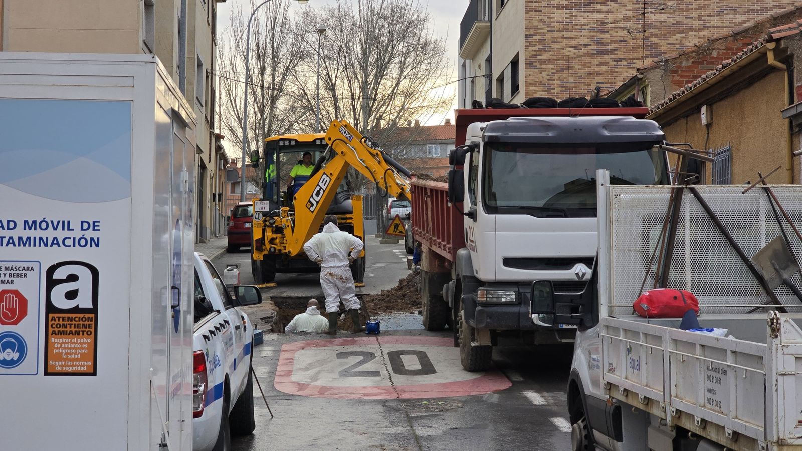 Rotura de una tubería en la calle Río Sil Rotura de una tubería en la calle Río Sil