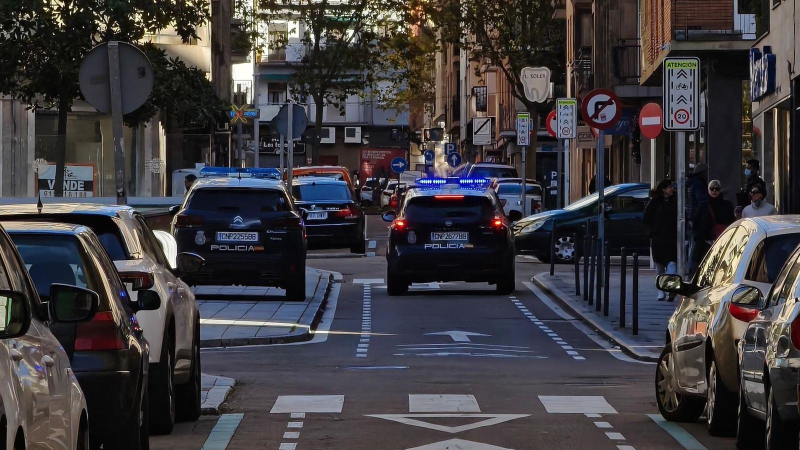 Policía Nacional en la calle Pérez Oliva