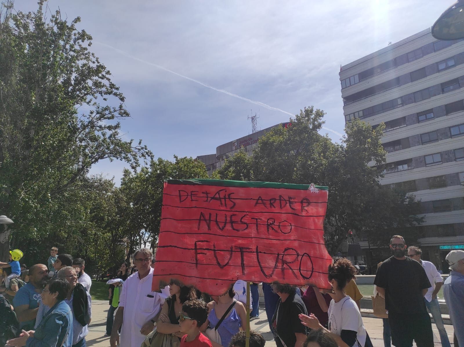 Concentración para reclamar "respeto y justicia" para Zamora tras los incendios