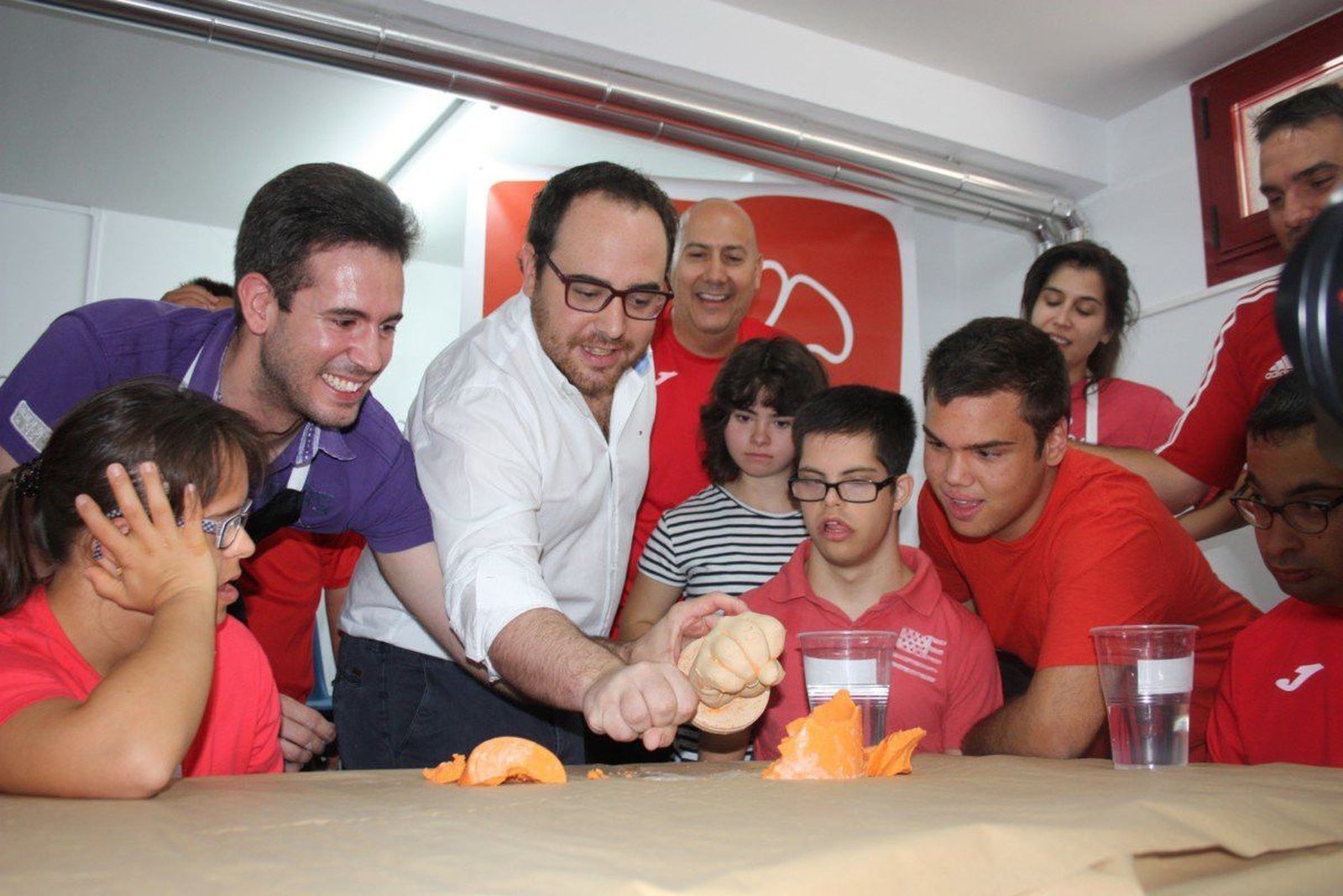 Jóvenes de la Fundación Aviva detienen en el tiempo a través del arte con apoyo municipal