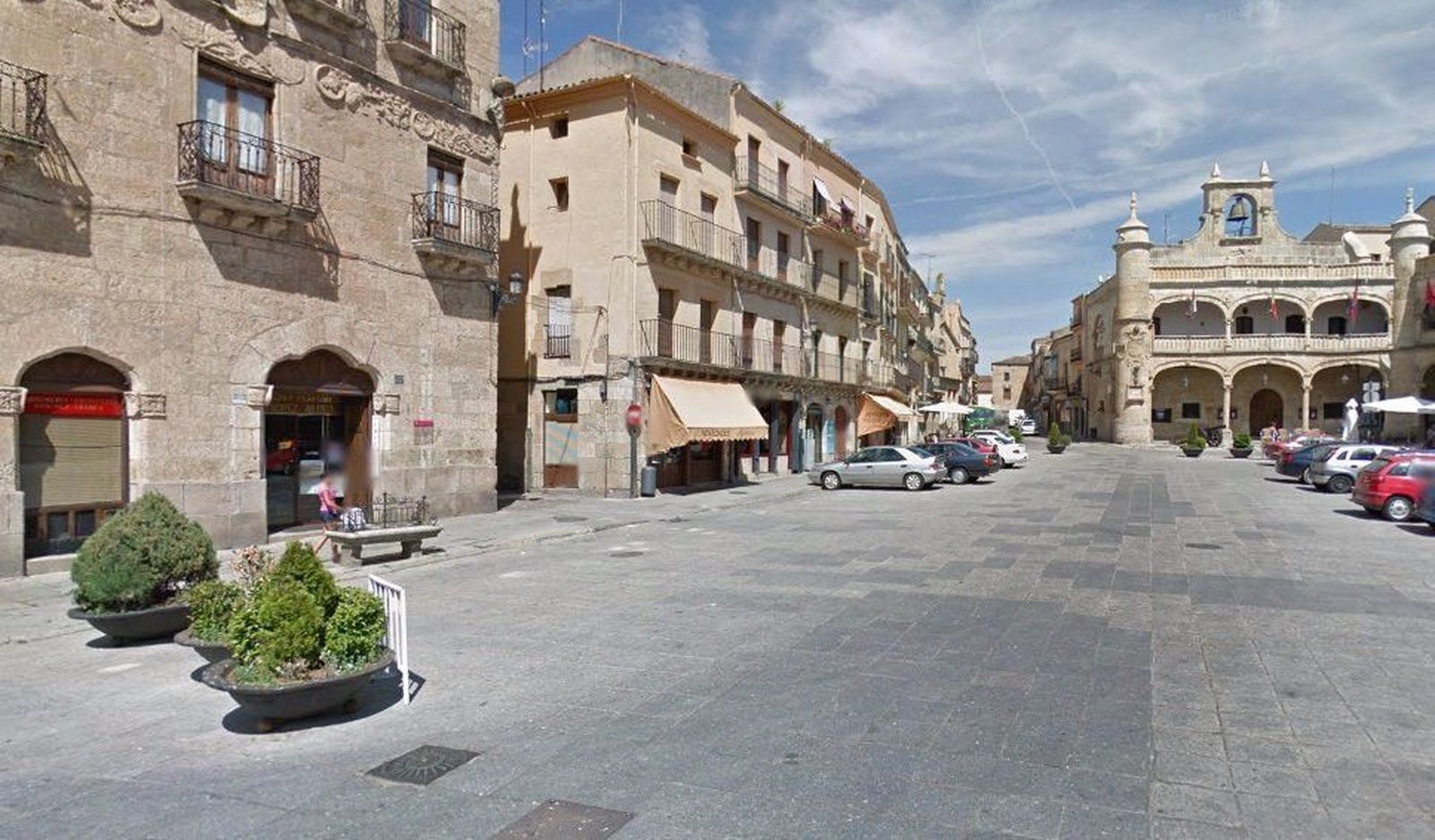 El Ayuntamiento permitirá estacionar vehículos en la Plaza Mayor donde no haya terrazas hosteleras