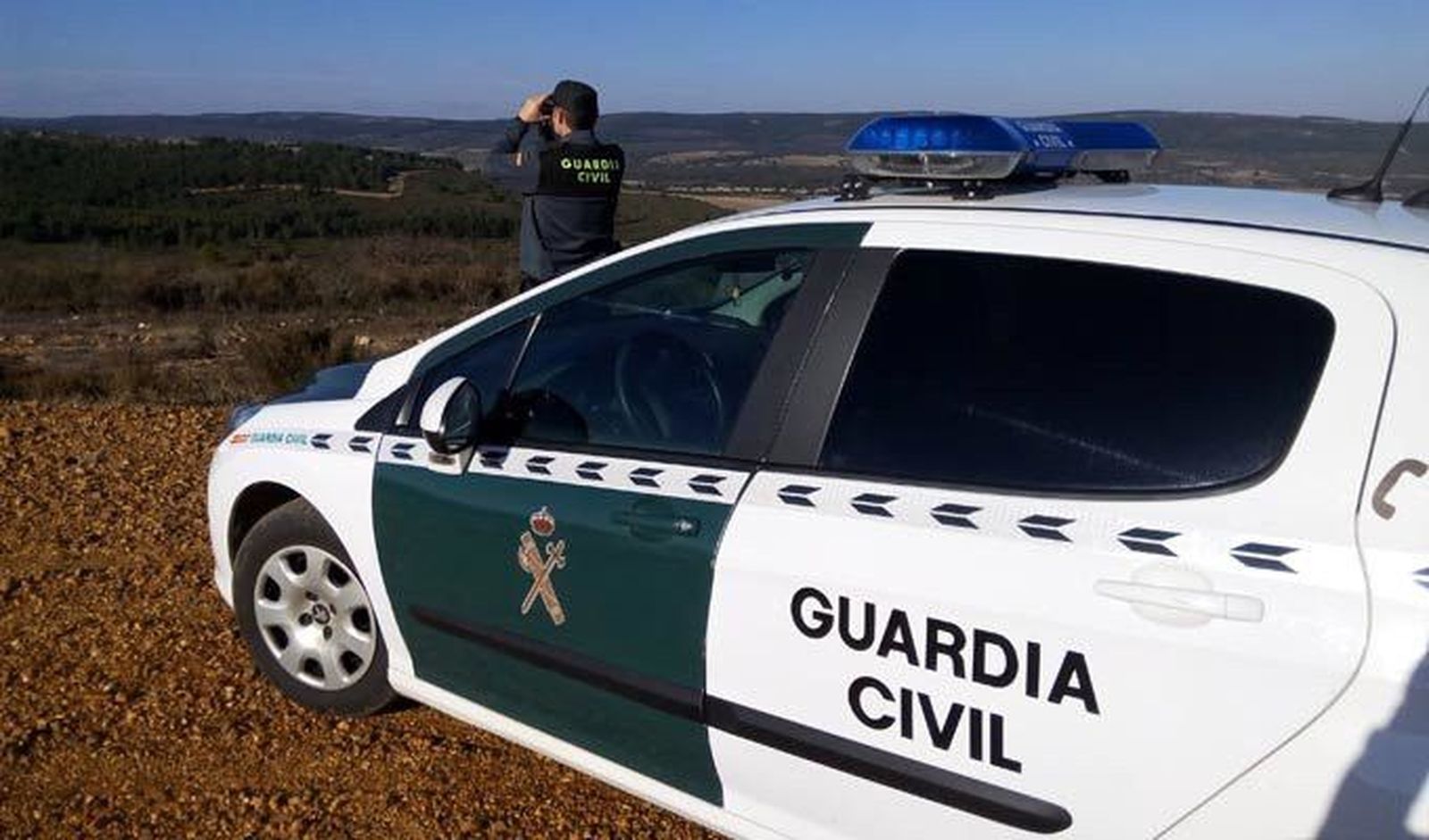 Guardia Civil en un operativo de búsqueda. Archivo Guardia Civil en un operativo de búsqueda. Archivo
