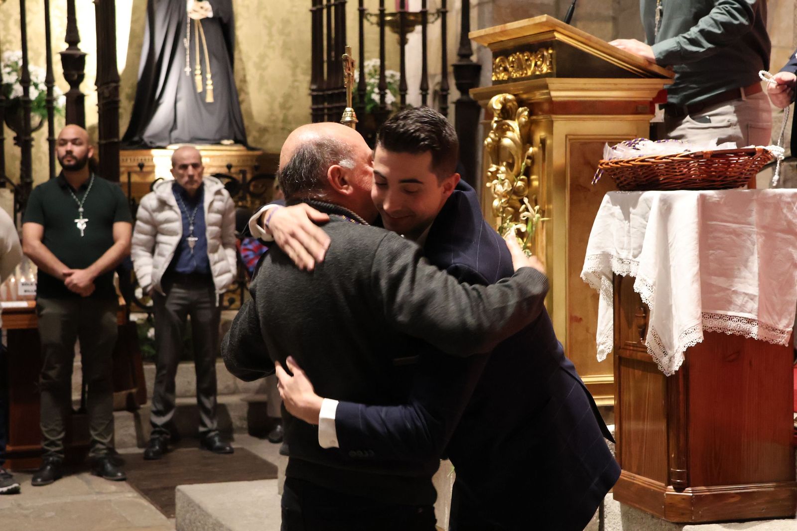 GALERÍA | Entrada de nuevos hermanos a la Cofradía de la Vera Cruz