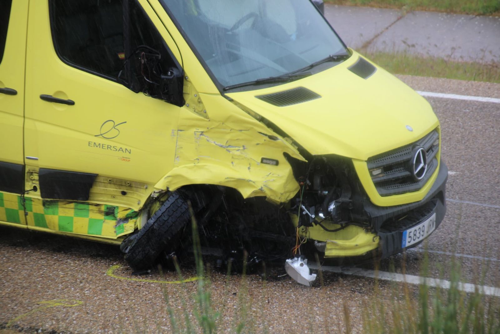 Herida una mujer tras una colisión entre un coche y una ambulancia