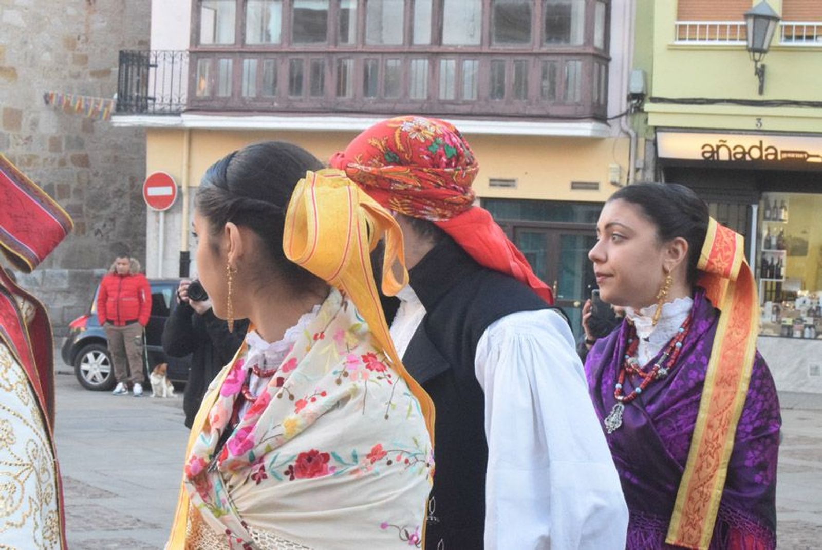 las-candelas-vuelven-a-unir-la-iglesia-de-san-juan-con-la-de-san-vicente-43