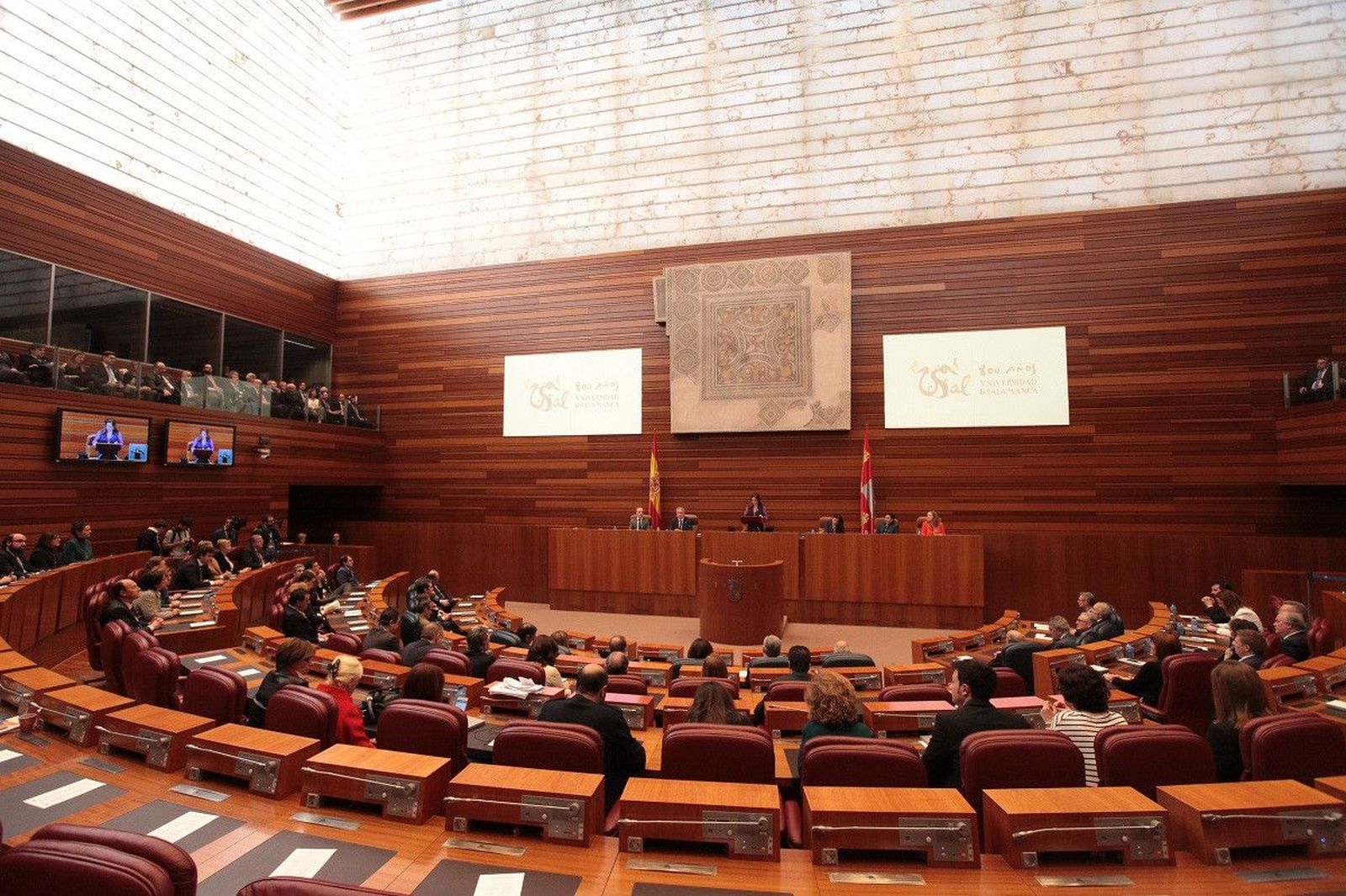 Entrega de la Medalla Oro en las Cortes en 2018