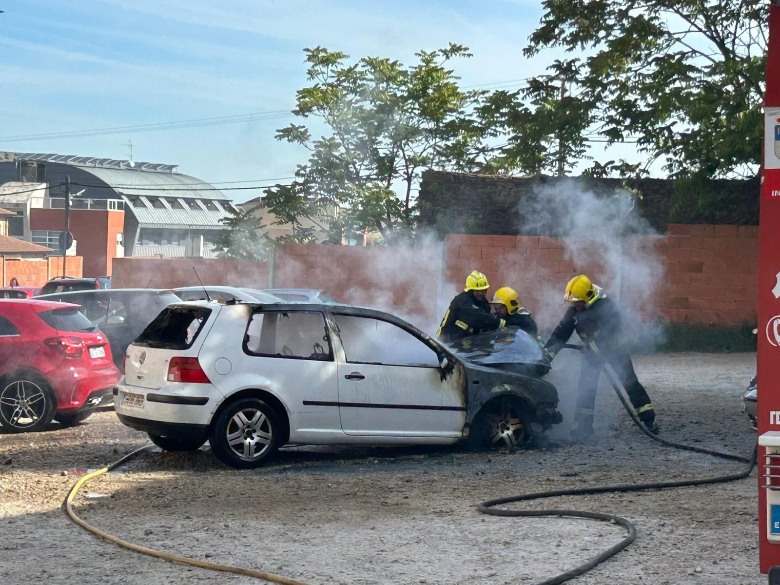 Incendio de un coche en Alba de Tormes