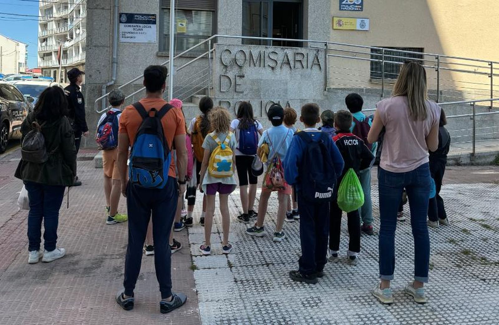 El colegio Los Jarales, de San Miguel de Valero, visita la comisaría de la Policía Nacional de Béjar