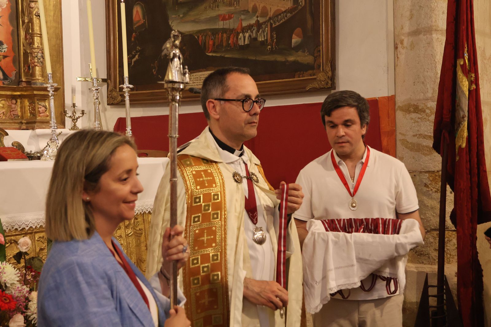 entrada-de-nuevos-hermanos-de-la-cofradia-de-la-concha-8