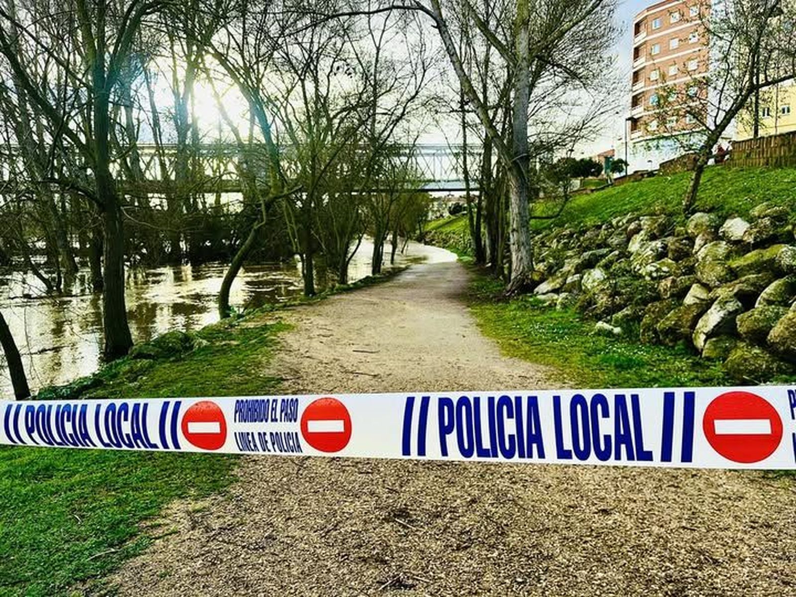 Ribera del río Duero cortada.Zamora