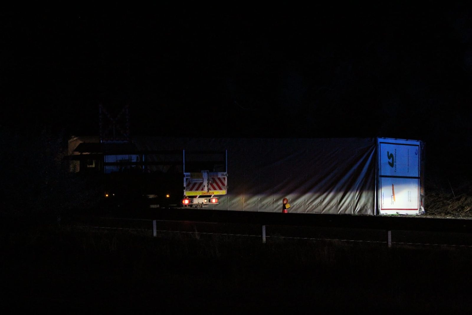 vuelca-un-camion-en-la-a-62-a-su-paso-por-aldeanueva-de-figueroa-5