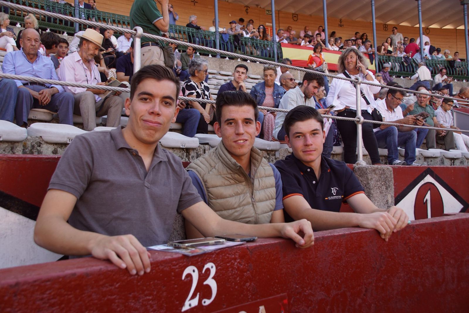 Así han vivido los salmantinos el primer festejo de la feria taurina 2025: imágenes del ambiente en los tendidos y en el patio de cuadrillas