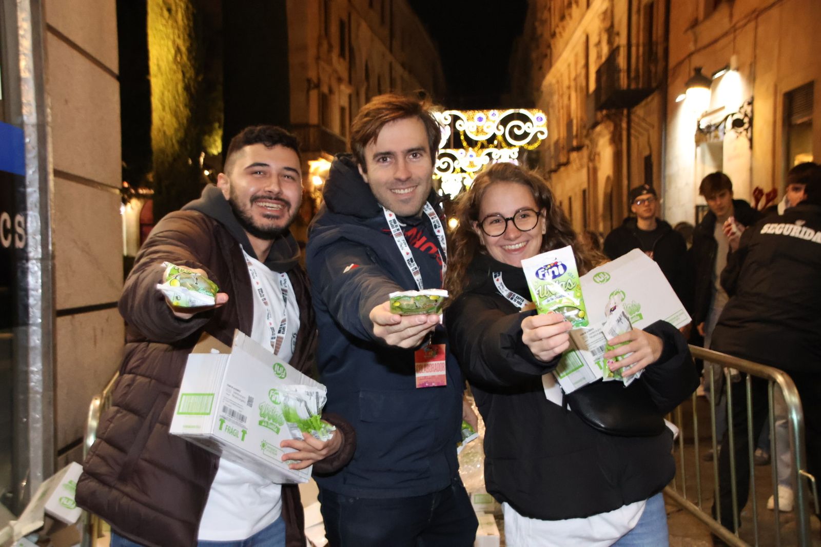 Miles de personas disfrutan de las campanadas y la fiesta del Fin de Año Universitario