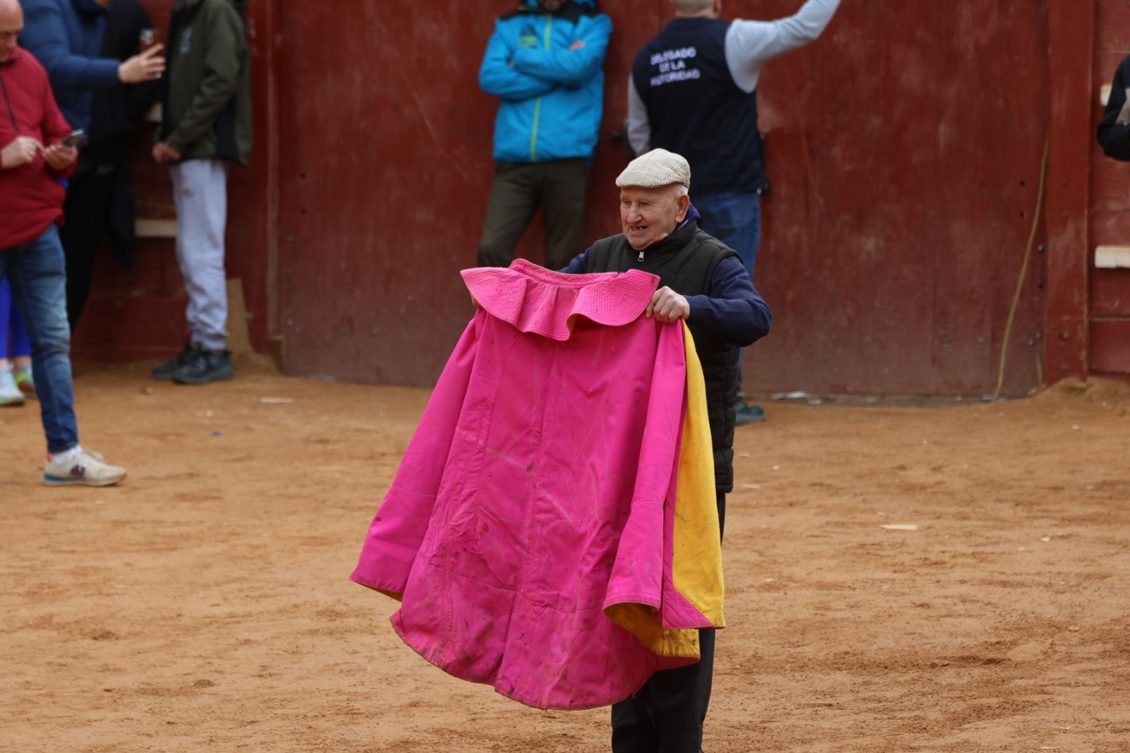 Mañana de capea de lunes en el Carnaval del Toro 2026