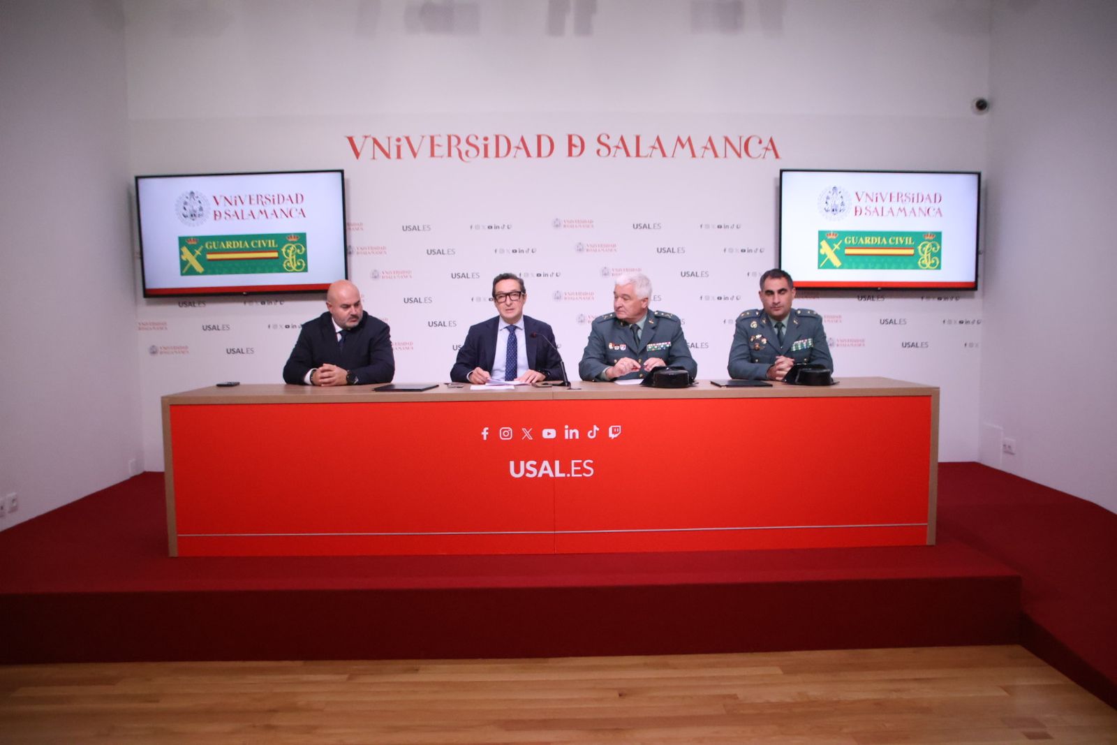 Firma de el protocolo general de actuación en materia de formación e investigación