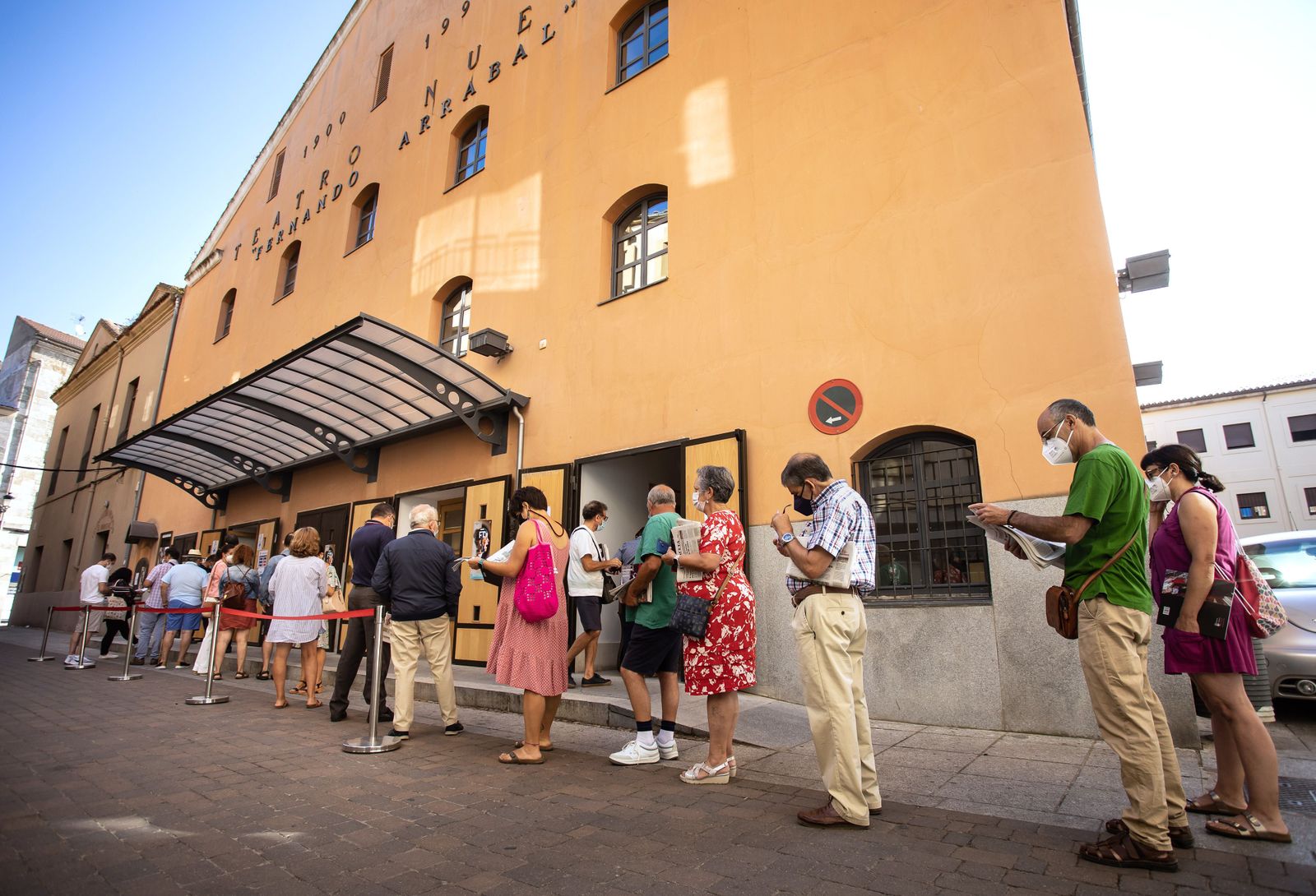 Colas para comprar entradas para la Feria de Teatro, ICAL