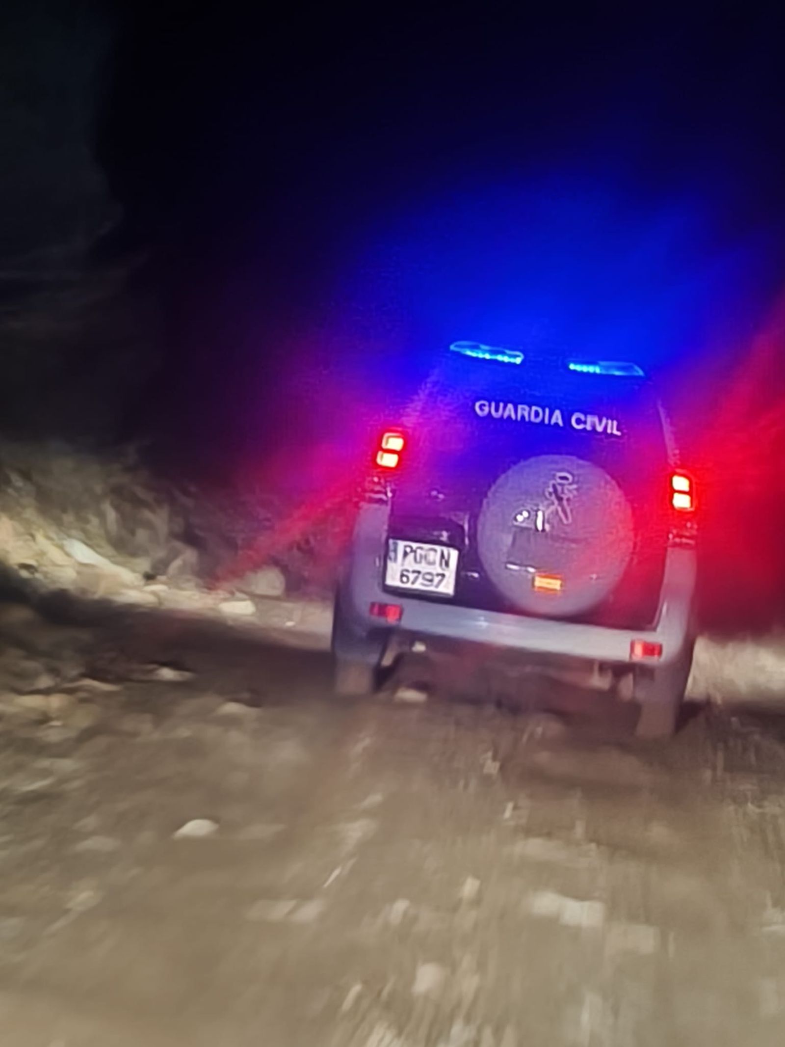 Rescate en Zamora de dos jóvenes motoristas entre hielo y nieve