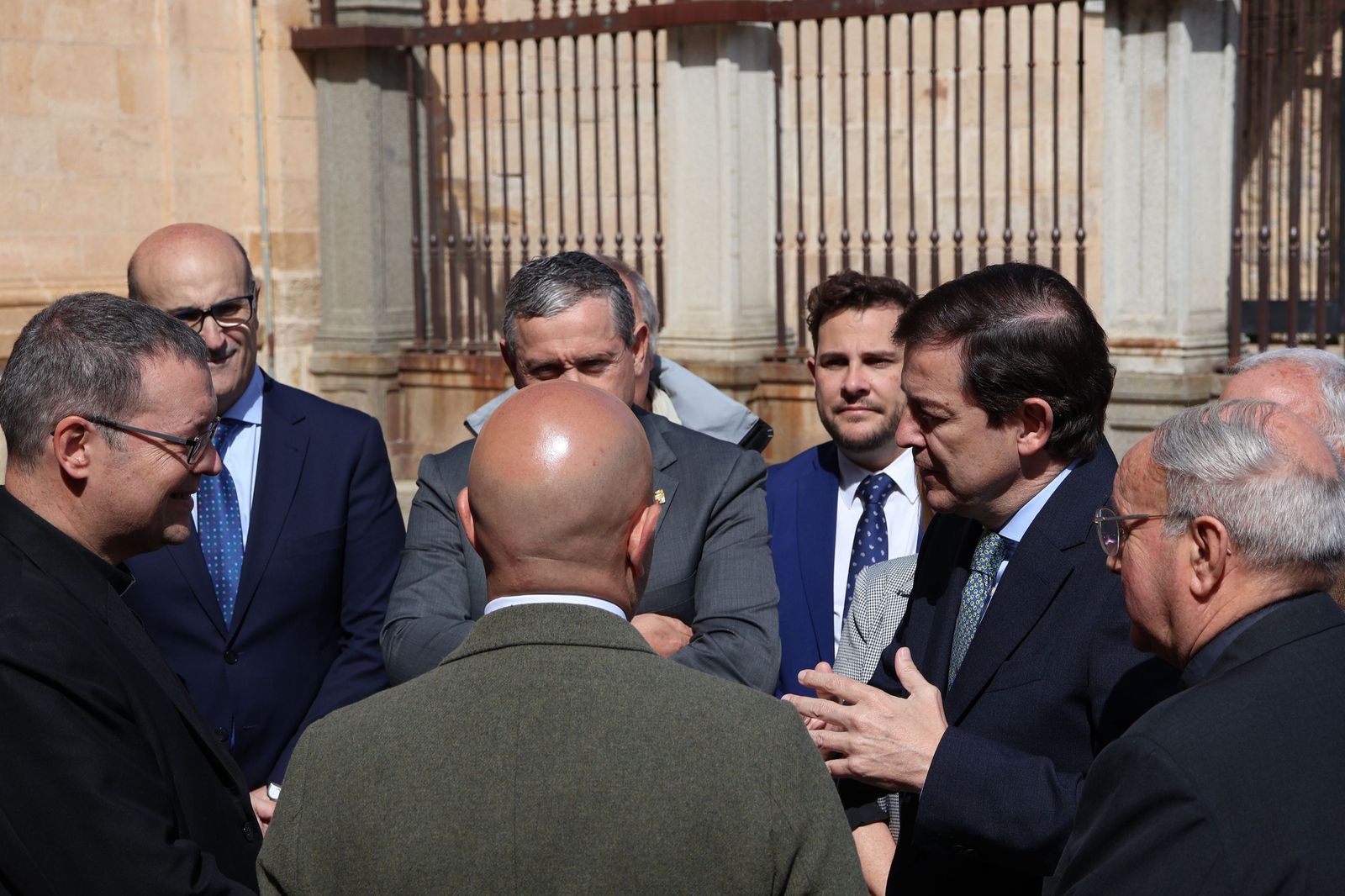 GALERÍA | La visita de Alfonso Fernández Mañueco a la Catedral de Zamora, en imágenes