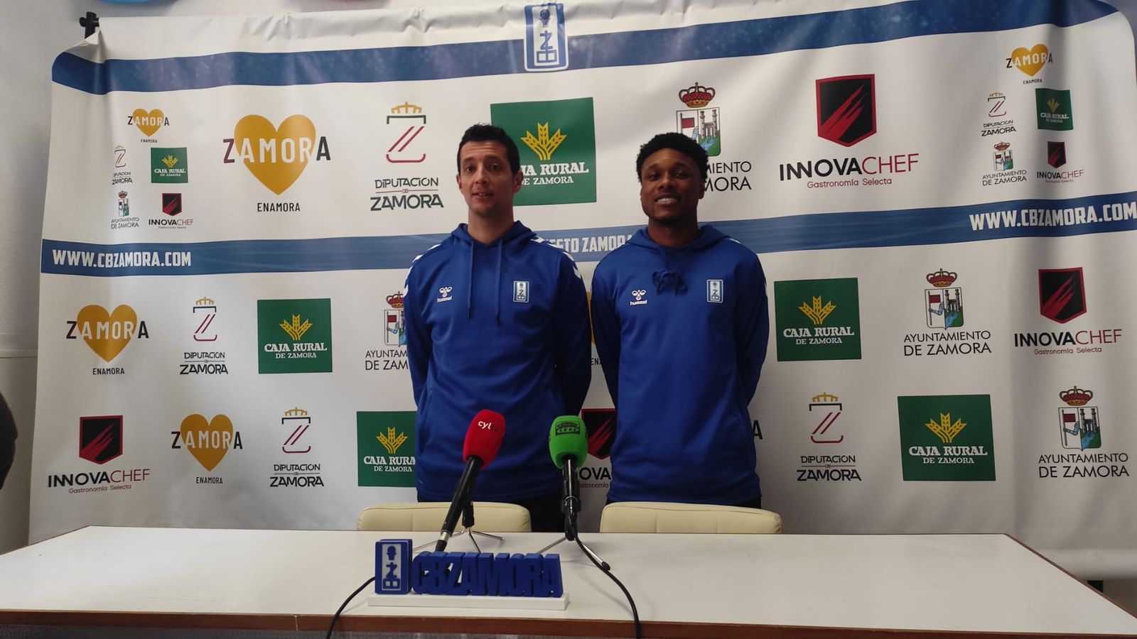Saulo Hernández y Powell, del CB Zamora, en rueda de prensa.