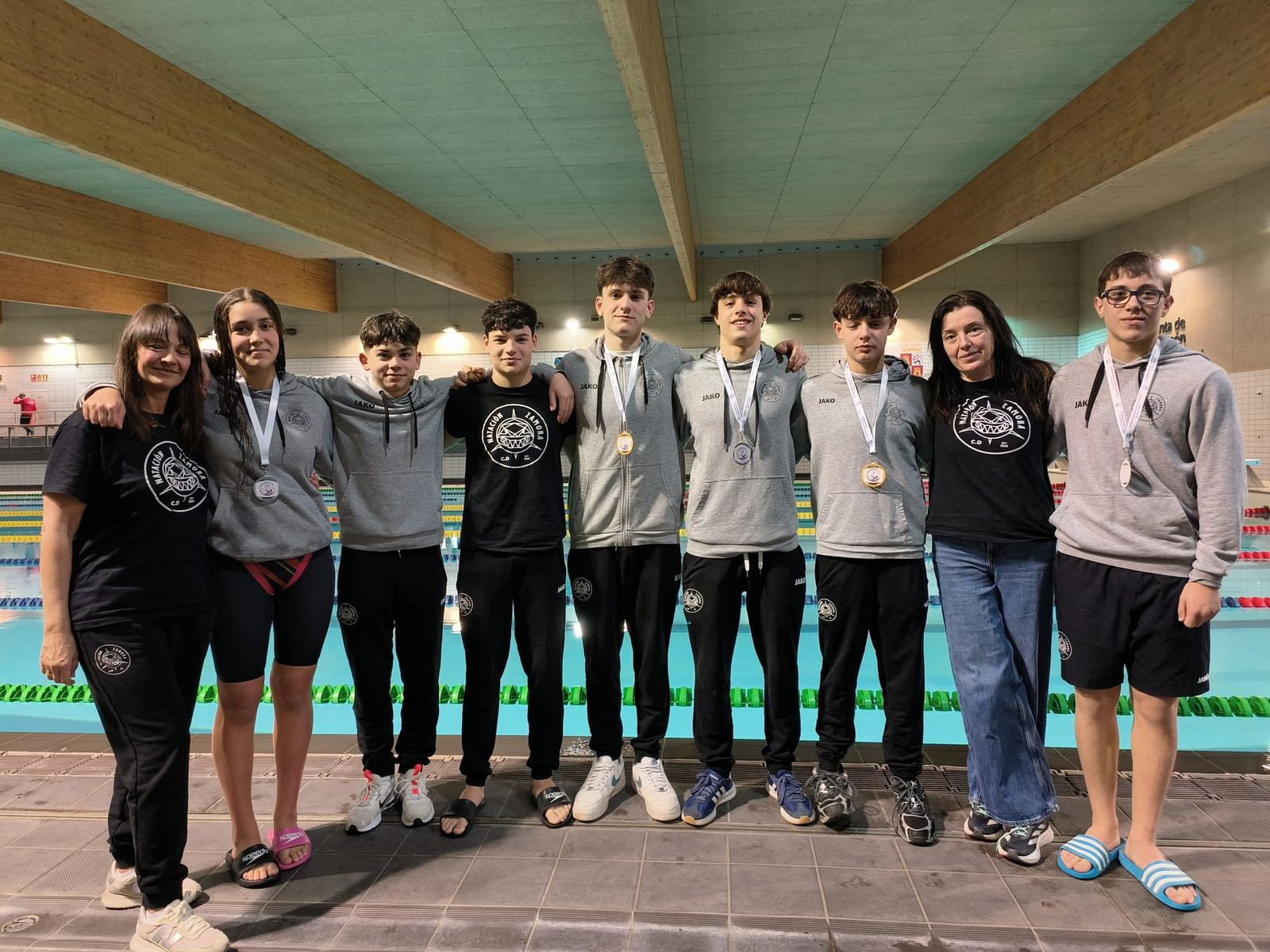 Los integrantes del CD Natación Zamora que obtuvieron las mejores posiciones