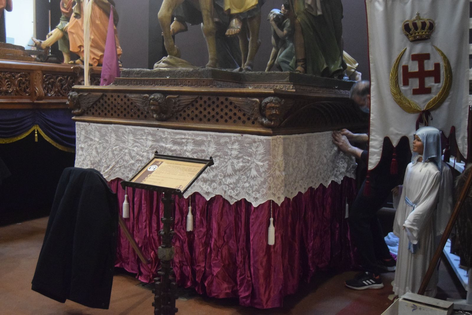 Las cofradías de la Pasión preparan los pasos para la Semana Santa