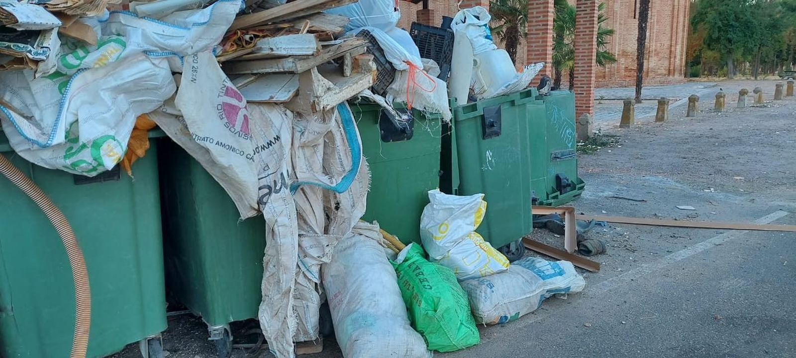 Vertido de escombros ilegal en Toro