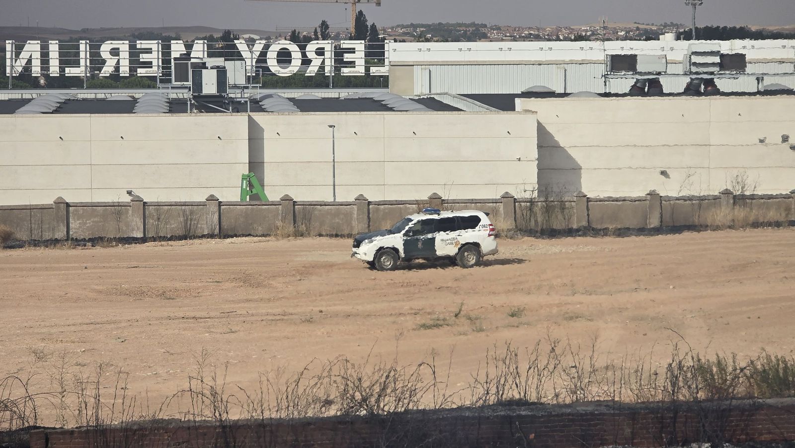 Los bomberos sofocan un gran incendio en el Polígono Industrial de Los Montalvos