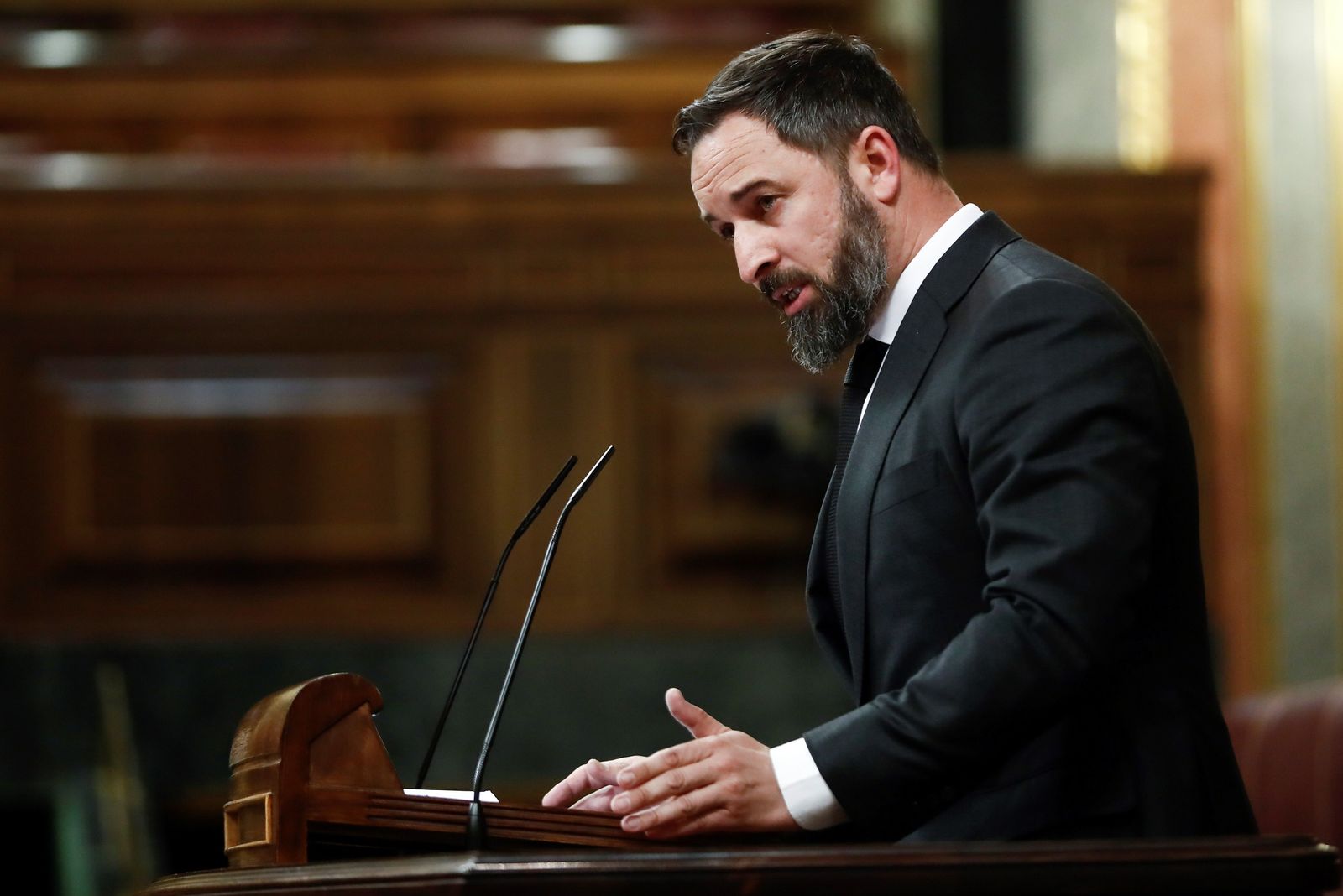 El presidente de Vox, Santiago Abascal, durante su intervención en el pleno del Congreso que se celebra hoy miércoles en Madrid. Además de la convalidación de los decretos económicos para paliar