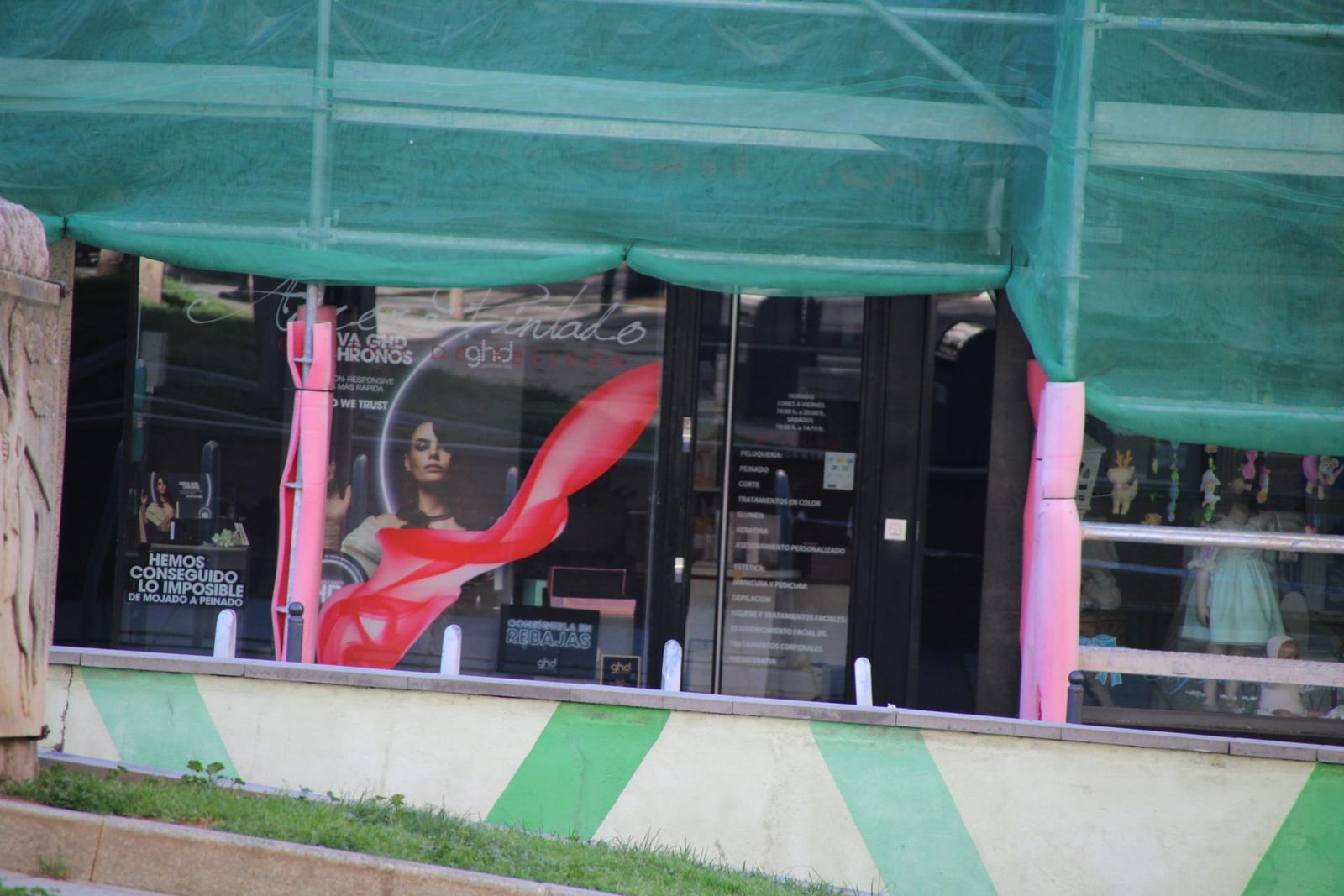 Comprobación de un andamio en la plaza de Julián Sánchez El Charro. Fotos S24H (2)