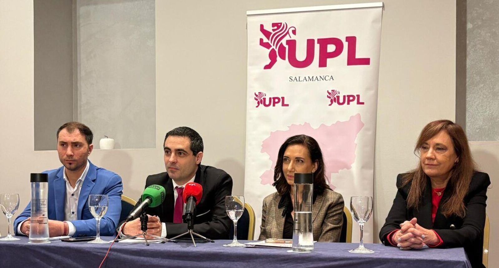 El cabeza de lista de UPL por Salamanca, Carlos Javier Salgado, acompañado de otros miembros de UPL en la presentación de la candidatura hace unos días.