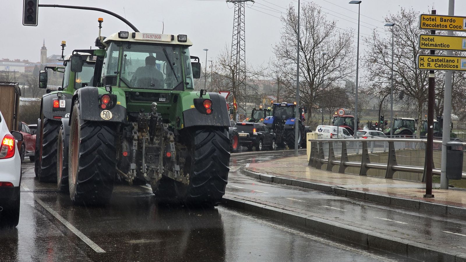 En imágenes la marcha con tractores y vehículos de campo en Salamanca en protesta contra Mercosur