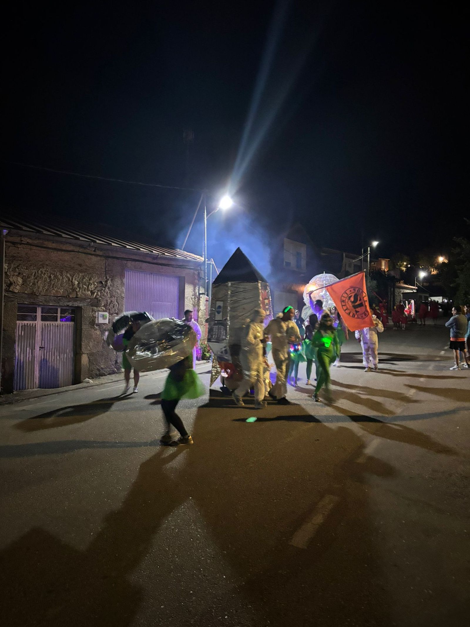 Desfile de peñas en Masueco 2025