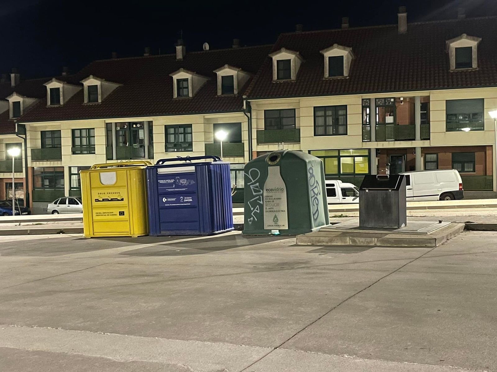 Imagen de los contenedores en el municipio