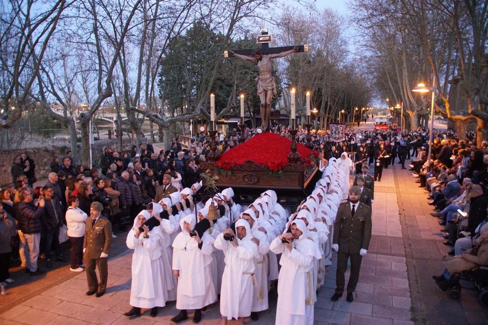 María Nuestra Madre y el Cristo del Amor y de la Paz en la procesión de la Semana Santa 2026 en Salamanca