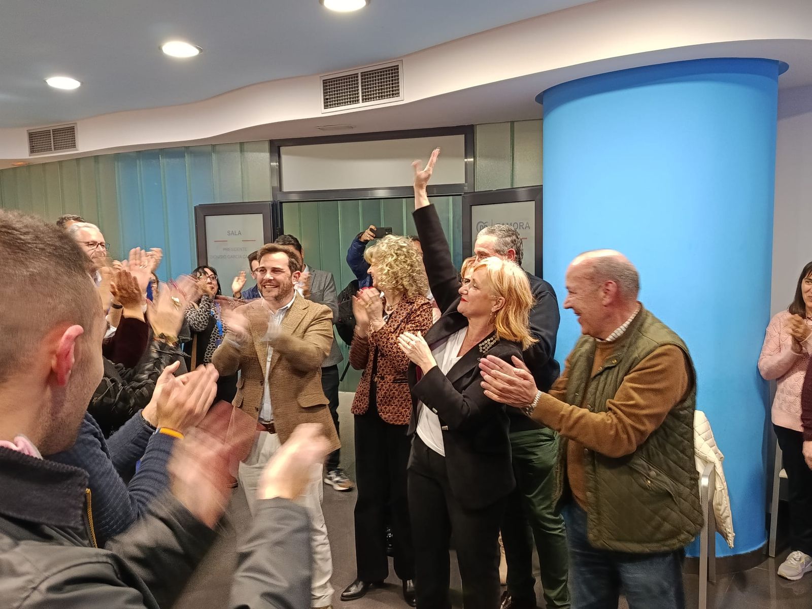 GALERÍA | Noche electoral en la sede del PP en Zamora