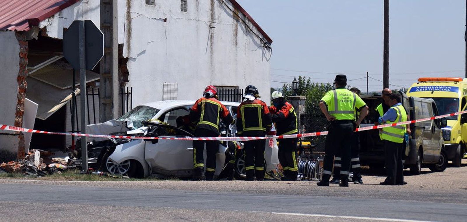 Dos fallecidos en un accidente en la recta de Coreses