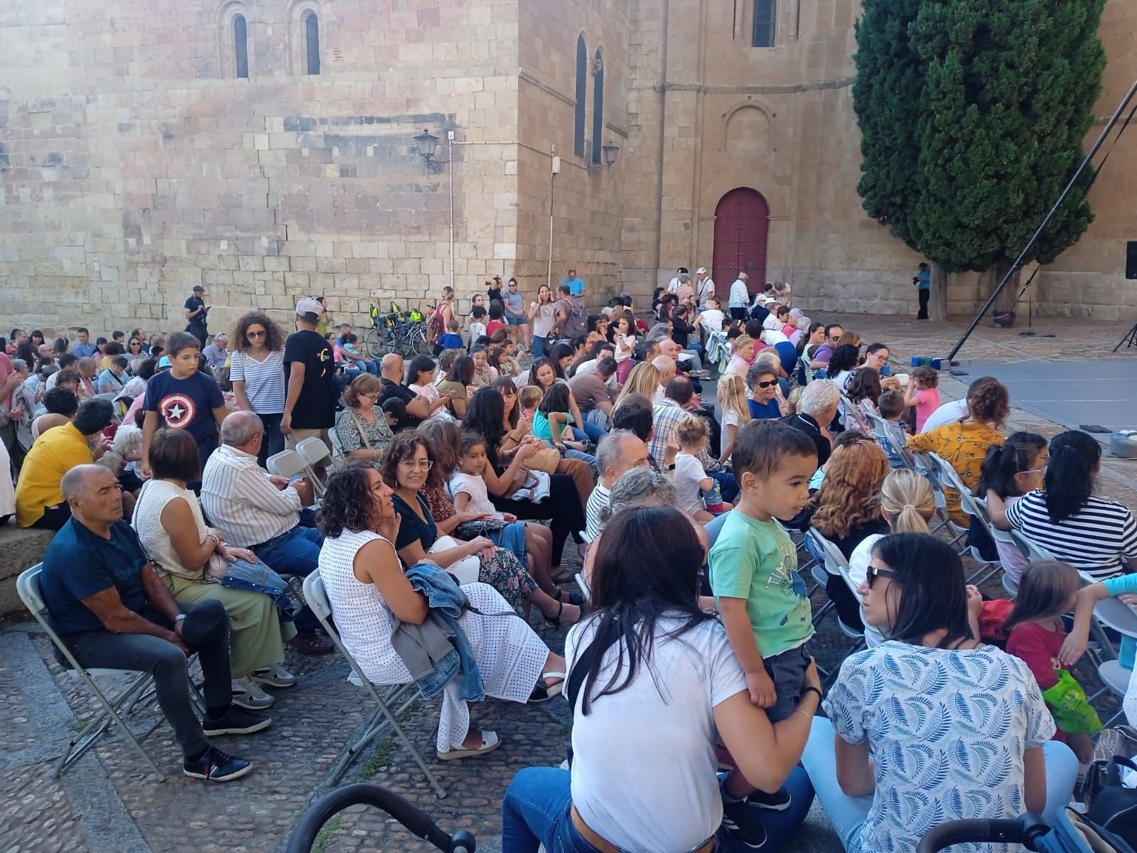 'Nüshu', en el Patio Chico. Festival de Artes de Calle. Foto de archivo