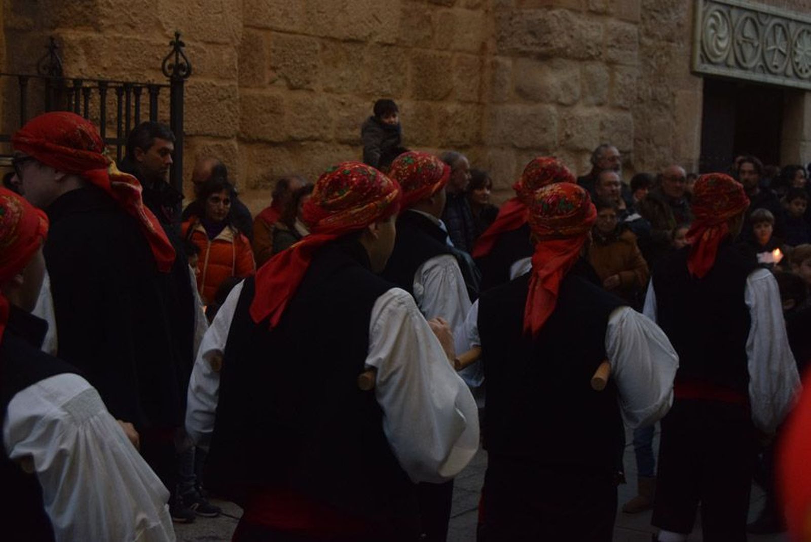 las-candelas-vuelven-a-unir-la-iglesia-de-san-juan-con-la-de-san-vicente-113