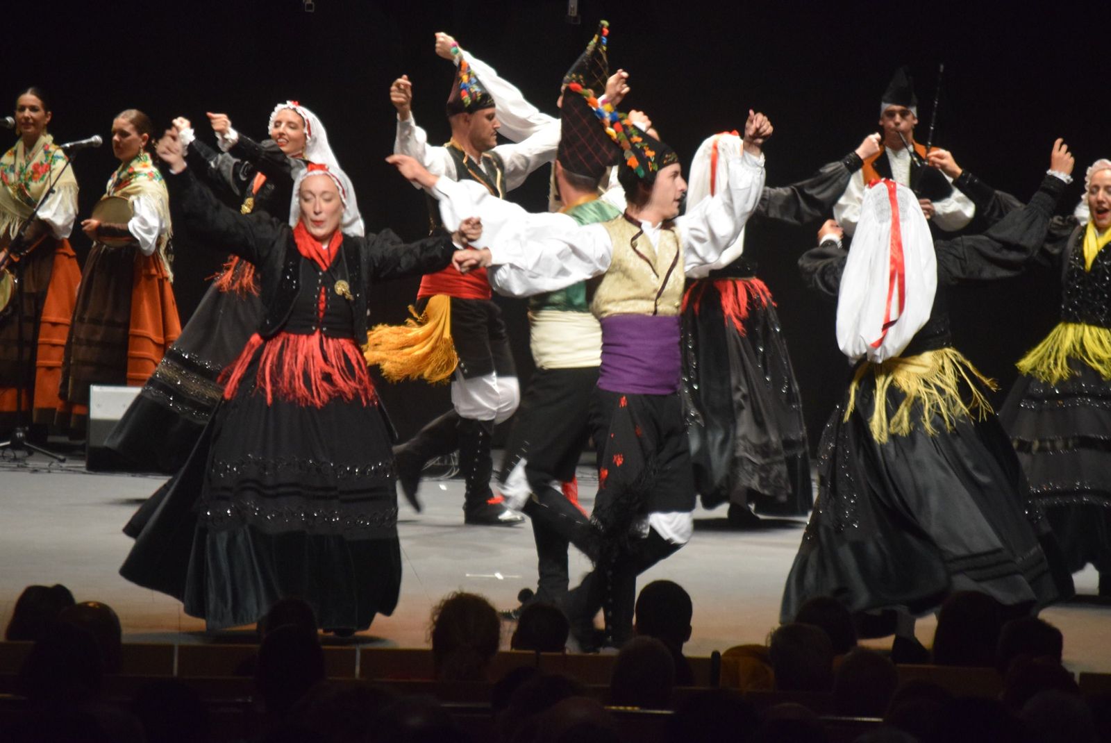 gala-de-clausura-del-festival-internacional-de-folklore-de-zamora-53