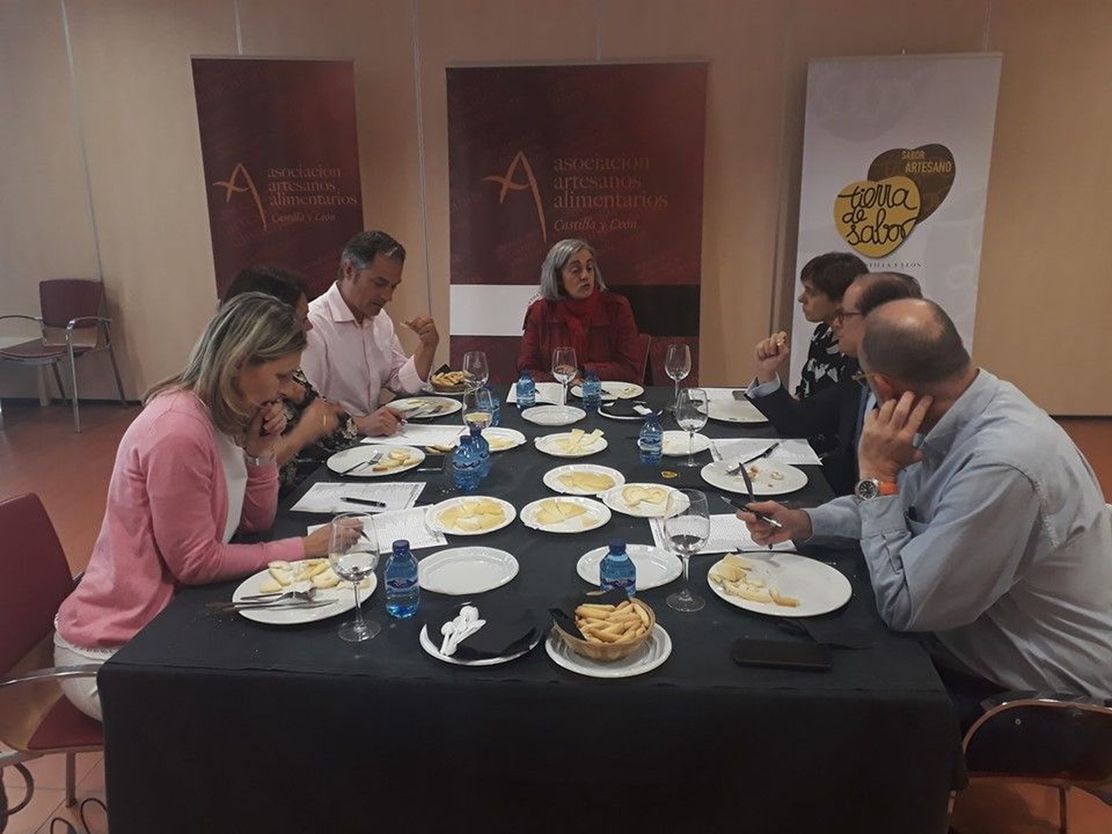 73515600 10156788586677404 4970371063872487424 n