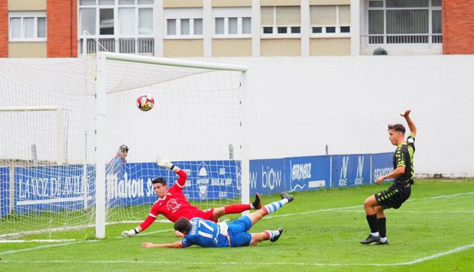 Rabanillo y Iago Parga ante el Avilés | FOTO CD GUIJUELO