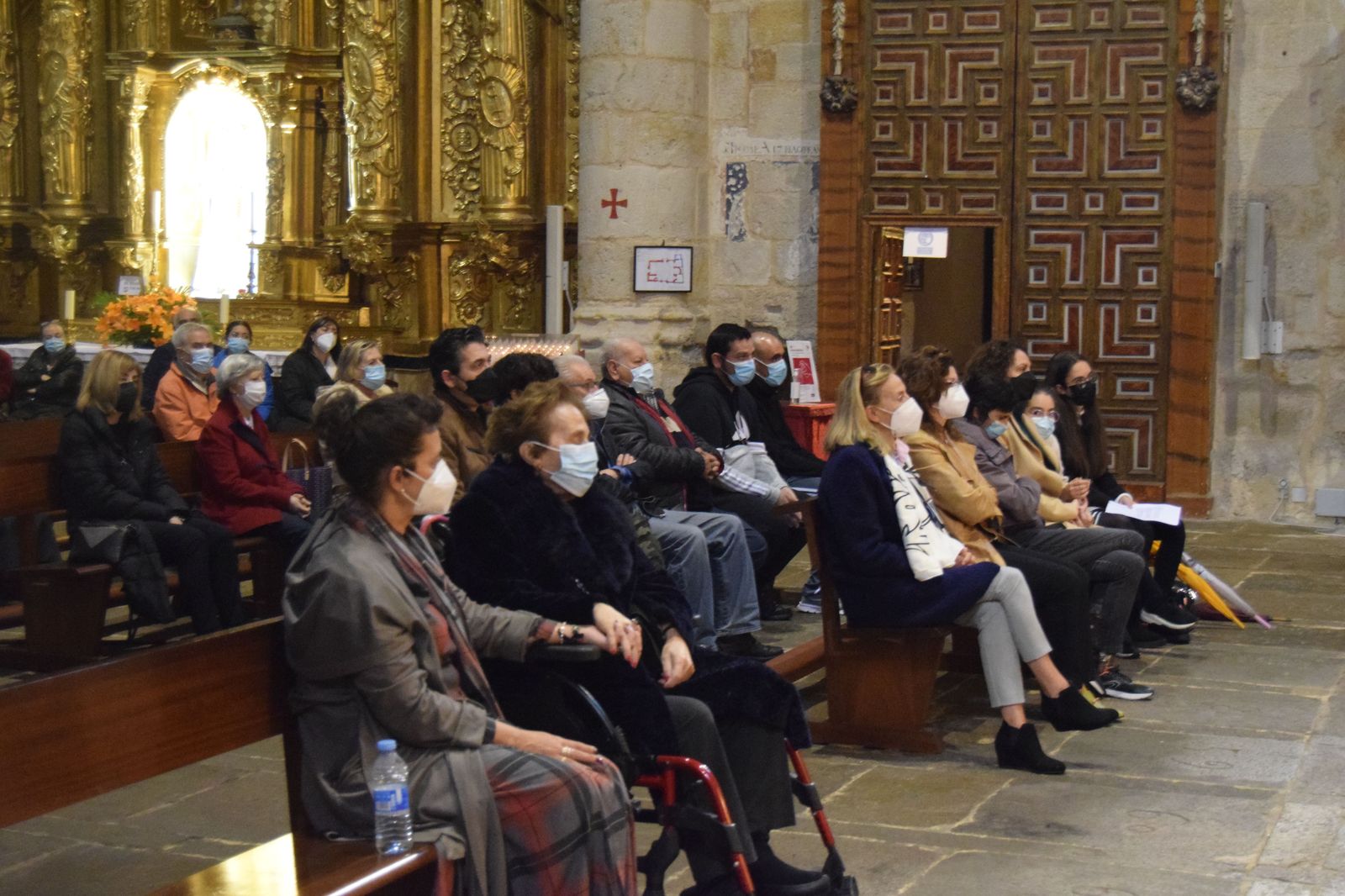 Misa a favor de las personas sin hogar en la iglesia de San Ildefonso