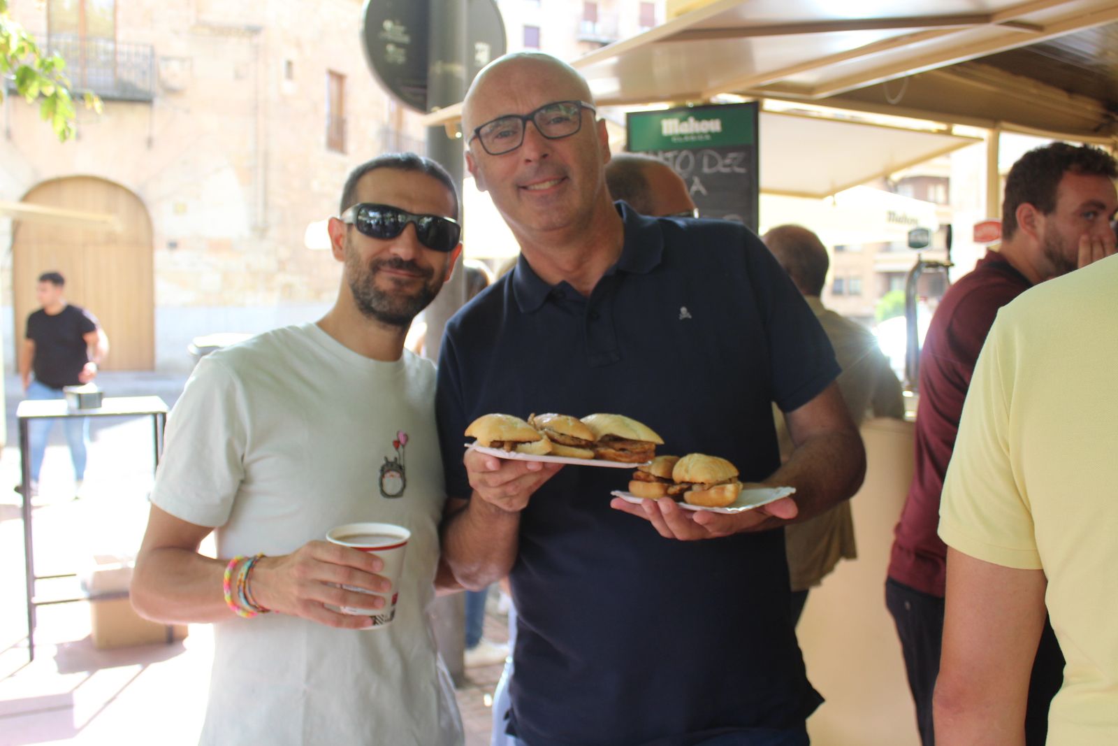 Ambiente en la Feria de Día en el mediodía de este domingo