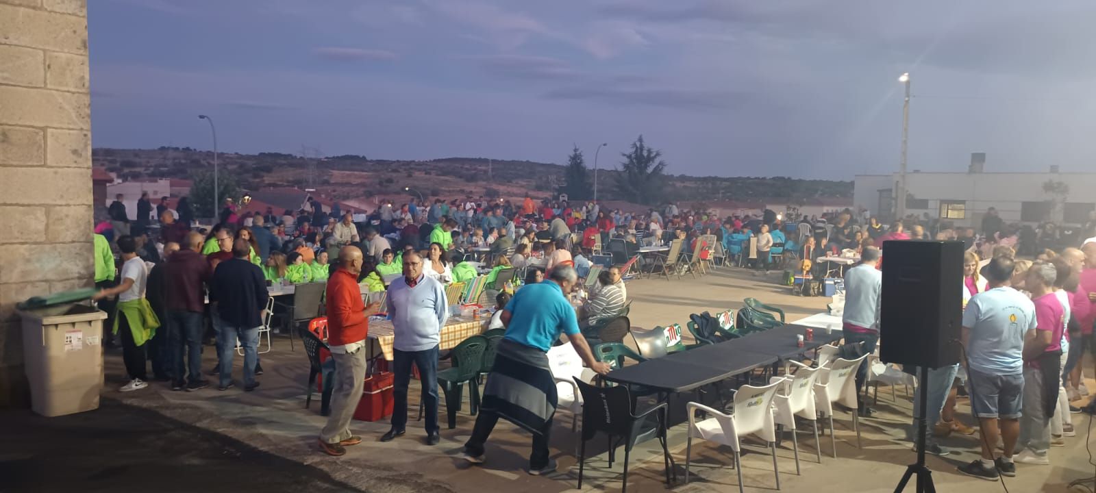 Los vecinos de Pereña de la Ribera se van de cena popular