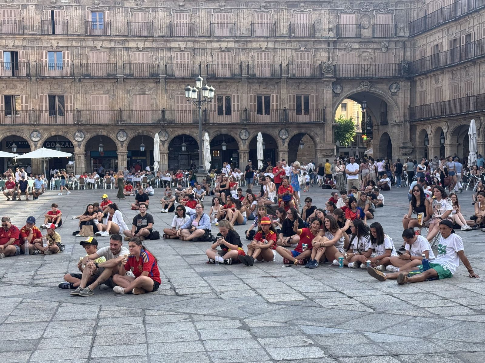 Final de la Eurocopa femenina 2025, vivida en la Plaza Mayor de Salamanca
